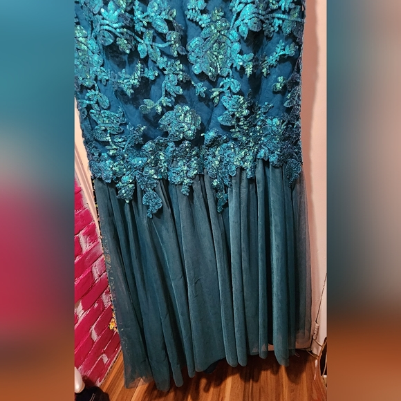 Jade Couture Gown - Picture 3 of 12